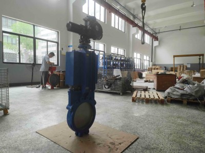 the user is requesting a 700-word chinese article about electric flat gate valve oem manufacturers, 