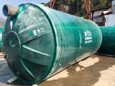帮我写一篇关于化粪池的构造图及原理的700个字中文原创的文章，并突出绿环玻璃钢，并在文章前面配上一个标题，标题前面加上“标题”两字